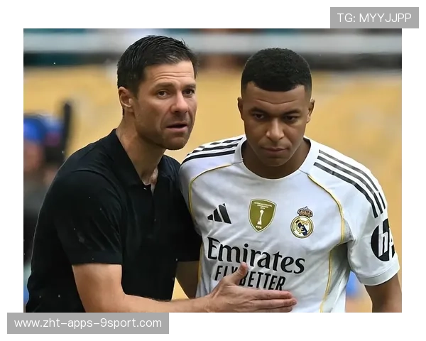 皇马训练场再现名场面:姆巴佩三人连线看哭球迷,皇马官宣姆巴佩 皇马训练场再现名场面:姆巴佩三人连线看哭球迷,皇马官宣姆巴佩